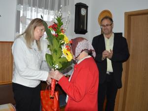 Najstarejša občanka Olga Repenšek vesela obiska 4